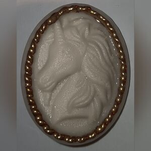 Elegant Unicorn Cameo Brooch - Cream and Gold